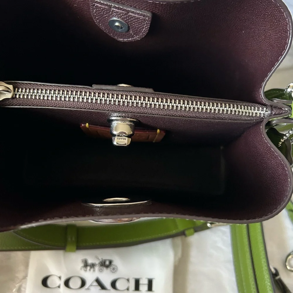 Coach Willow bag in Dark Lime - Picture 8 of 11